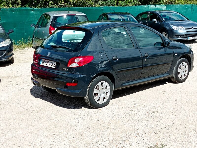 PEUGEOT 206+   1.4 i    73 CH 