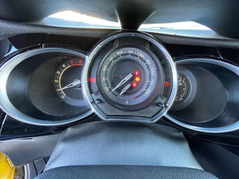 CITROEN DS3 1.6 HDi 92 SO CHIC