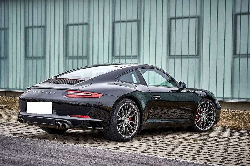 PORSCHE 911 2018