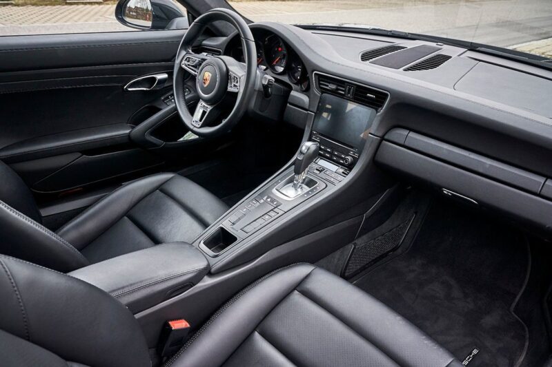 PORSCHE 911 2018