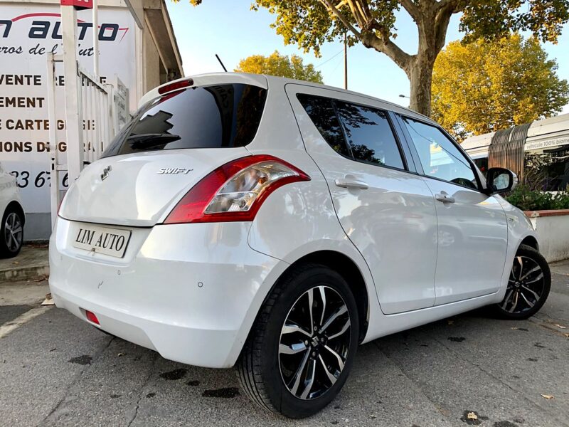 SUZUKI SWIFT 2015