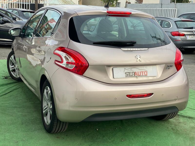 PEUGEOT 208 2012