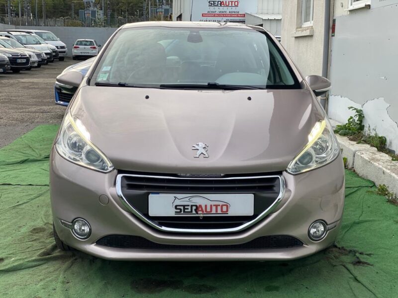 PEUGEOT 208 2012