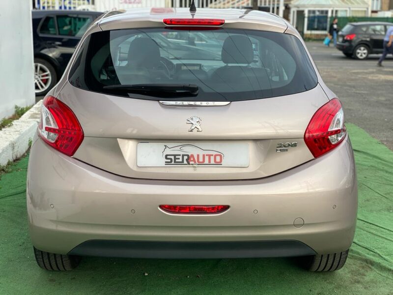 PEUGEOT 208 2012