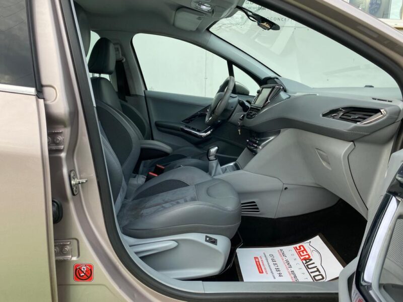 PEUGEOT 208 2012