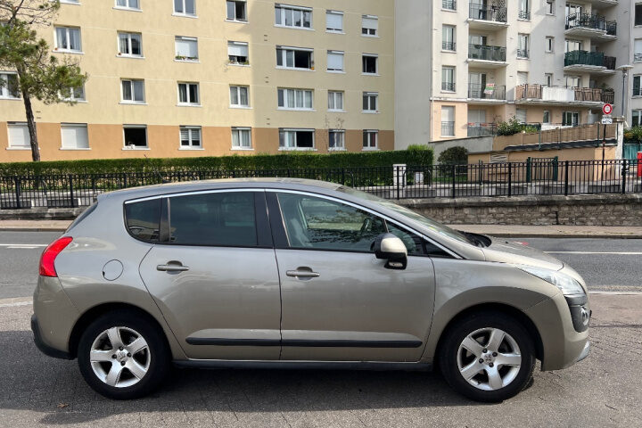 PEUGEOT 3008 2012