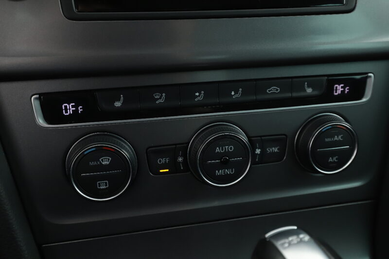 VOLKSWAGEN GOLF 7 LOUNGE TDI 110  2016