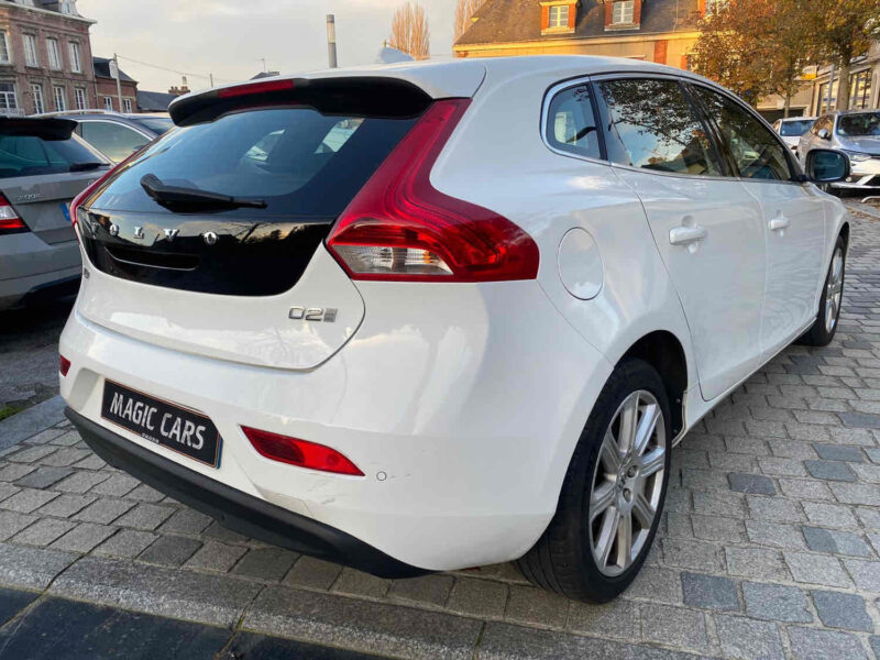 VOLVO V40 2016