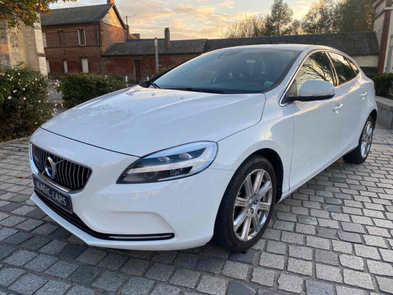 VOLVO V40 2016