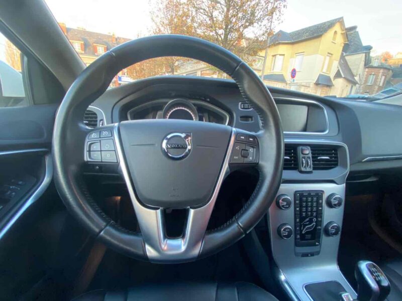 VOLVO V40 2016