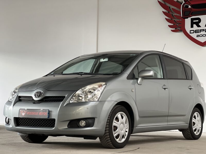 TOYOTA COROLLA Verso 1.8 Team 7 places