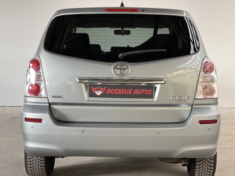 TOYOTA COROLLA Verso 1.8 Team 7 places