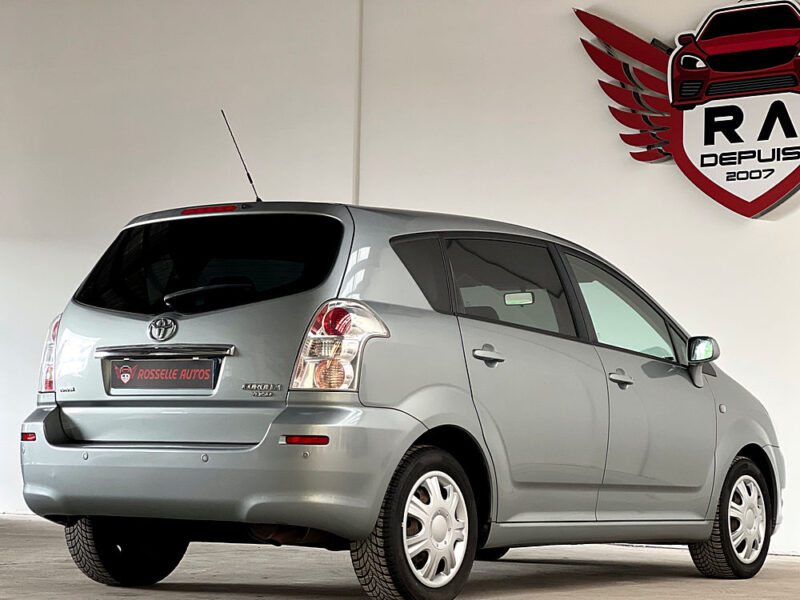 TOYOTA COROLLA Verso 1.8 Team 7 places