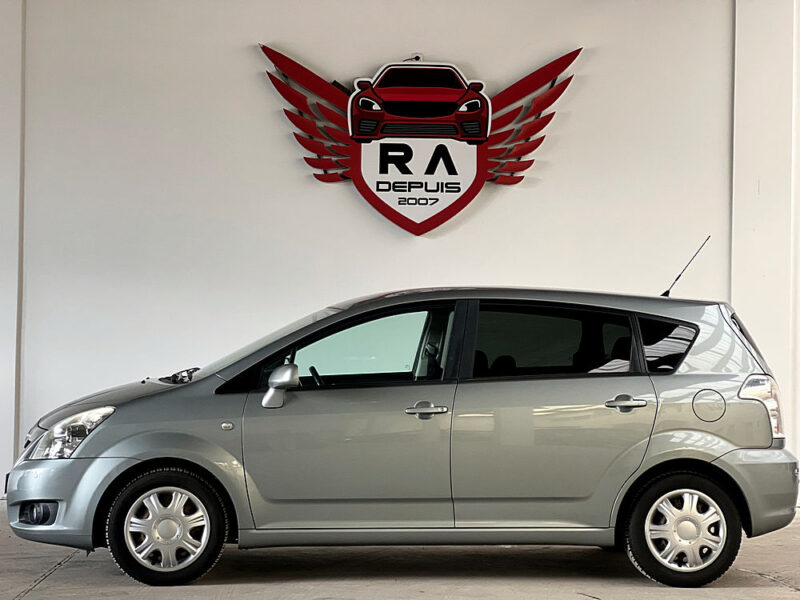 TOYOTA COROLLA Verso 1.8 Team 7 places