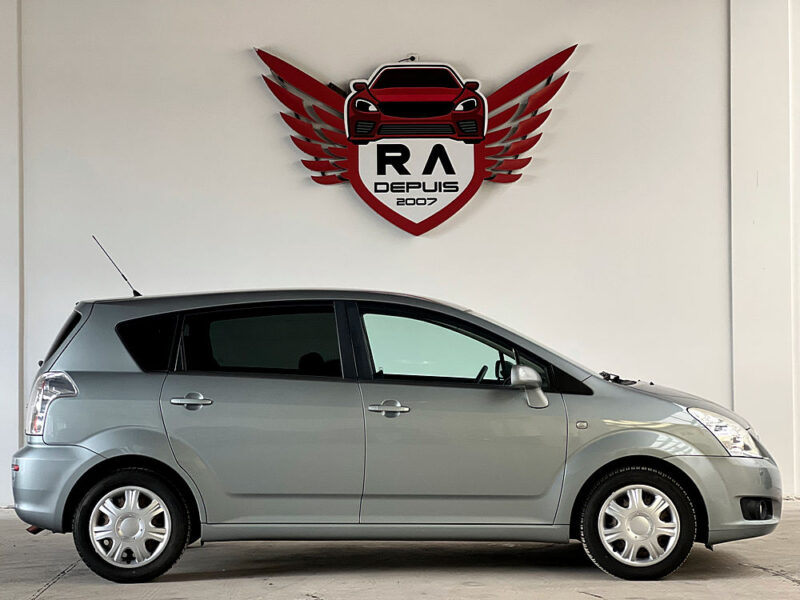 TOYOTA COROLLA Verso 1.8 Team 7 places