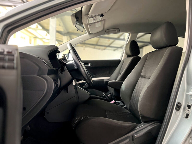 TOYOTA COROLLA Verso 1.8 Team 7 places