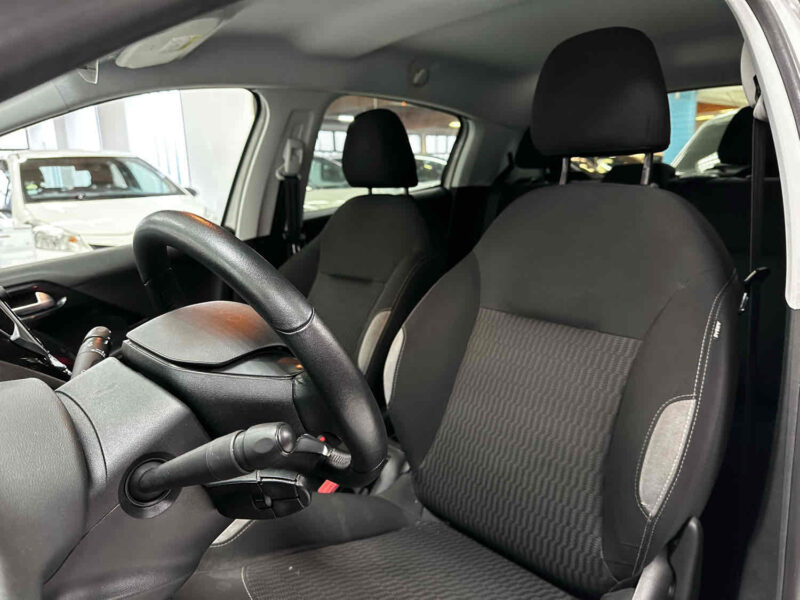 PEUGEOT 208 1.4 Hdi 70 Style