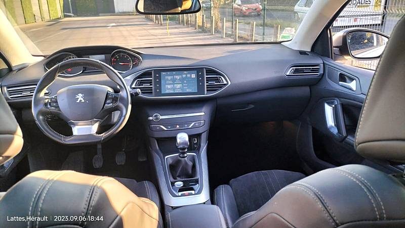 PEUGEOT 308 II 1.2 PURETECH 2015