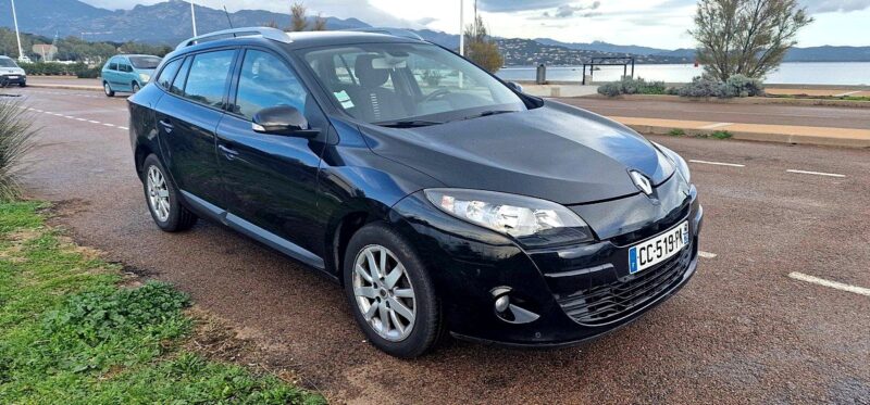 RENAULT MEGANE III Grandtour 2012