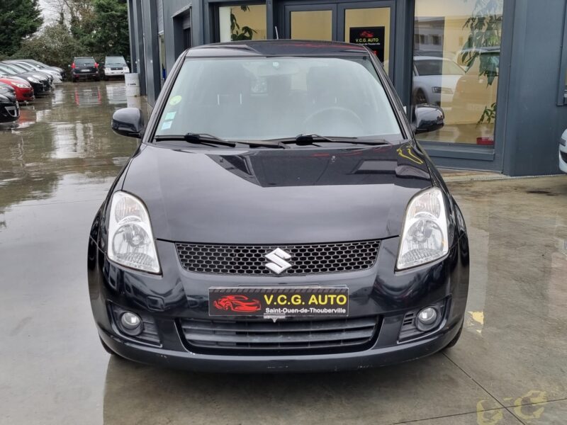 SUZUKI SWIFT III 1.3i 92 4x4  CONFORT