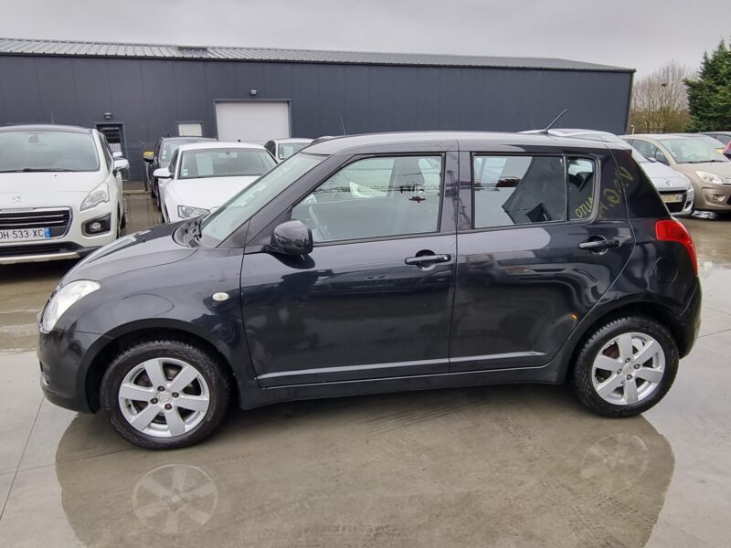 SUZUKI SWIFT III 1.3i 92 4x4  CONFORT