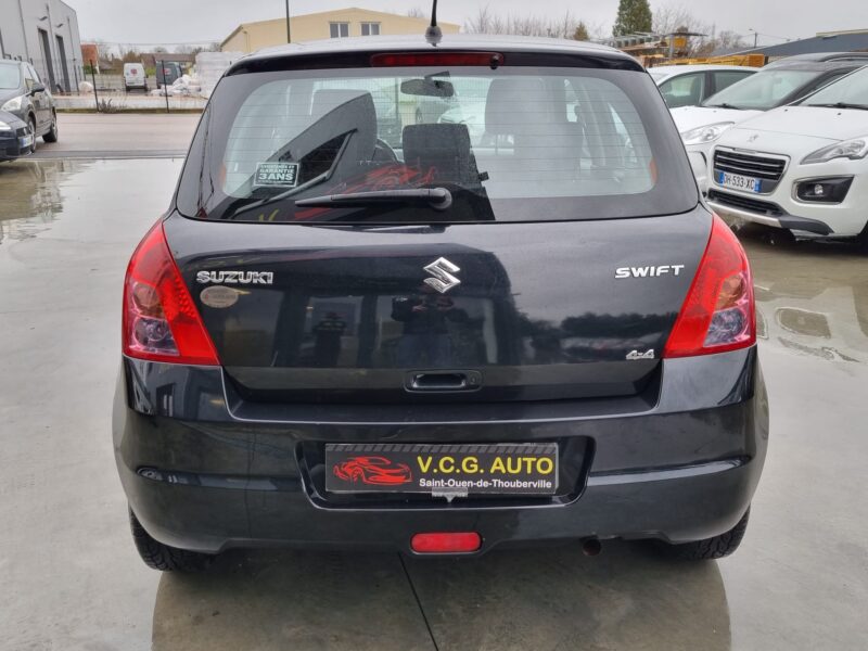 SUZUKI SWIFT III 1.3i 92 4x4  CONFORT