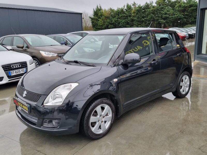 SUZUKI SWIFT III 1.3i 92 4x4  CONFORT
