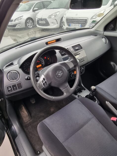 SUZUKI SWIFT III 1.3i 92 4x4  CONFORT