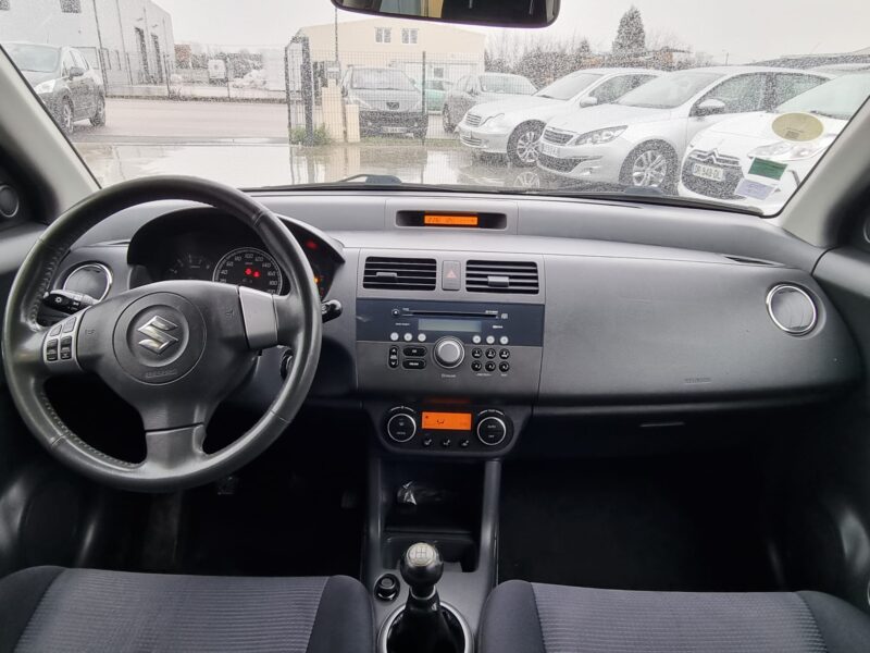 SUZUKI SWIFT III 1.3i 92 4x4  CONFORT