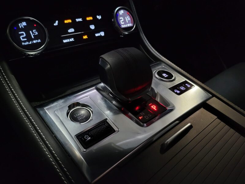 JAGUAR F-PACE P400e Hybrid 404cv TOIT OUVRANT CARPLAY FINITION SPORT