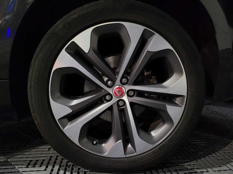 JAGUAR F-PACE P400e Hybrid 404cv TOIT OUVRANT CARPLAY FINITION SPORT