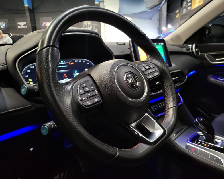 MG EHS Hybrid 258cv TOIT OUVRANT CARPLAY 