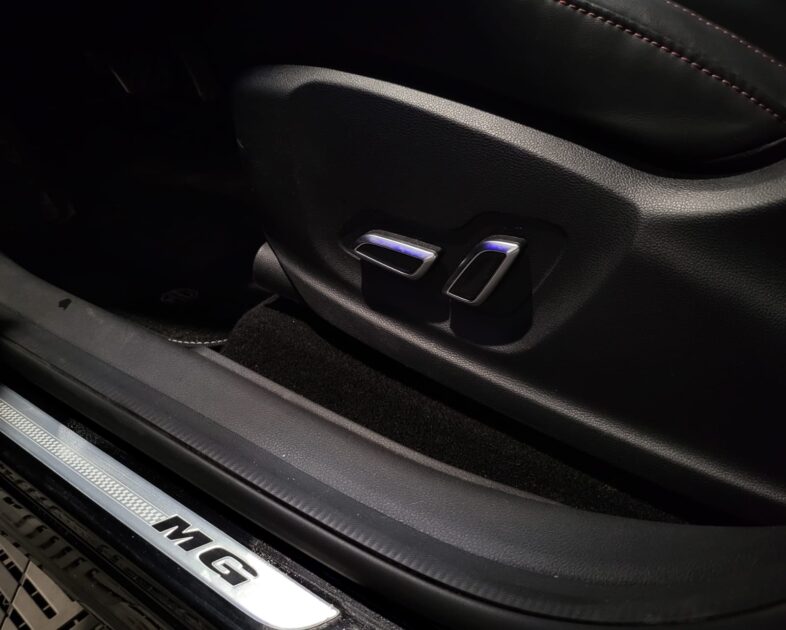 MG EHS Hybrid 258cv TOIT OUVRANT CARPLAY 