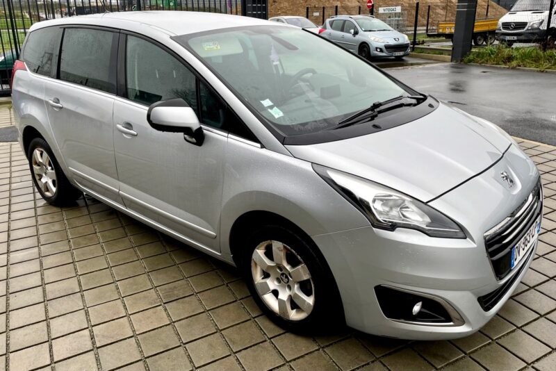 PEUGEOT 5008 1.6L 120CH 7 places Exclusive 