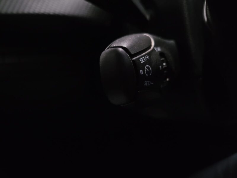 PEUGEOT 2008 ALLURE 1.2 VTi  82cv 51 600 KM