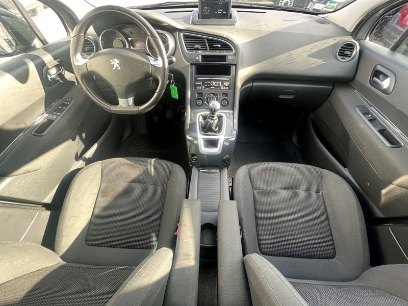 PEUGEOT 5008 2017