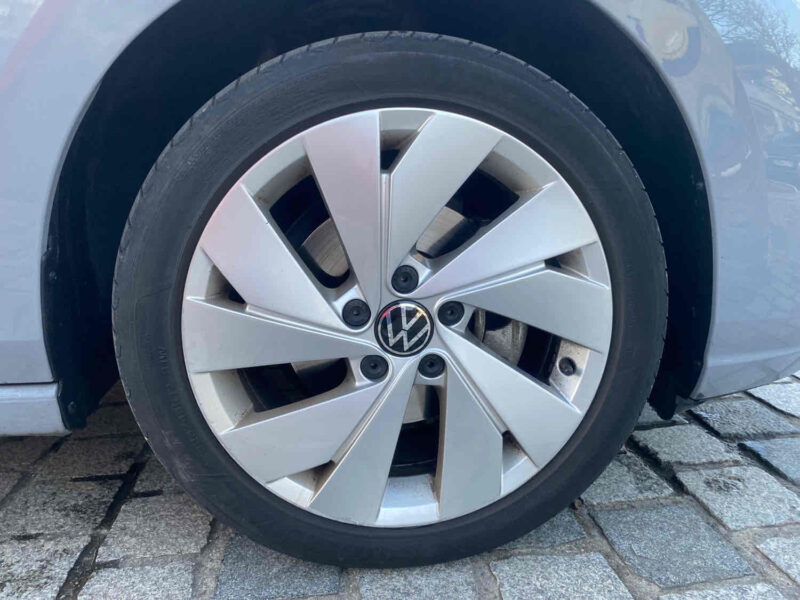 VOLKSWAGEN GOLF VIII 2020