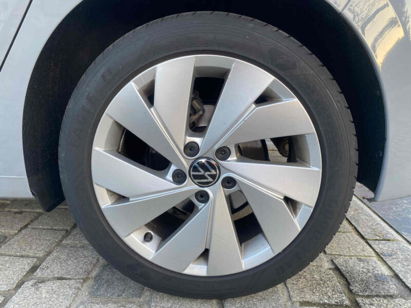 VOLKSWAGEN GOLF VIII 2020