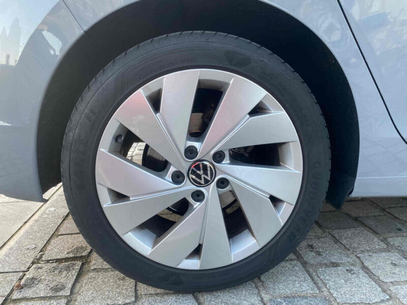 VOLKSWAGEN GOLF VIII 2020