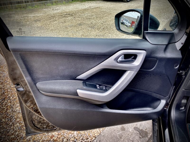 PEUGEOT 2008 1.6 URBAN CROSS 2015