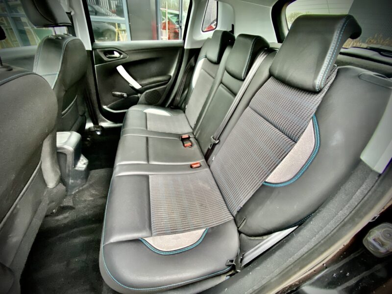 PEUGEOT 2008 1.6 URBAN CROSS 2015