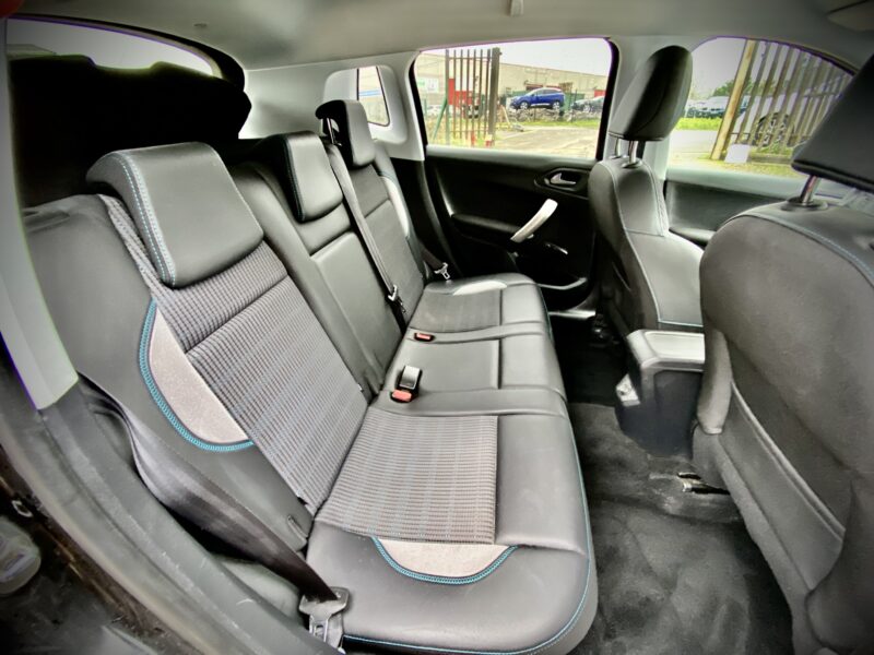 PEUGEOT 2008 1.6 URBAN CROSS 2015