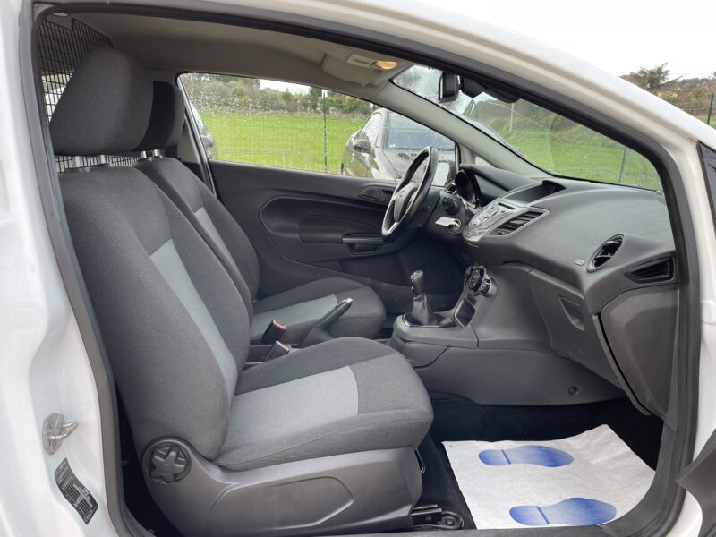 FORD Fiesta VI Phase 2 Van 1.5 TDCi 75 cv (Commercial)