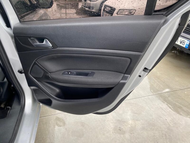 PEUGEOT 308 1.6 BlueHDi 120 S&S Business Pack