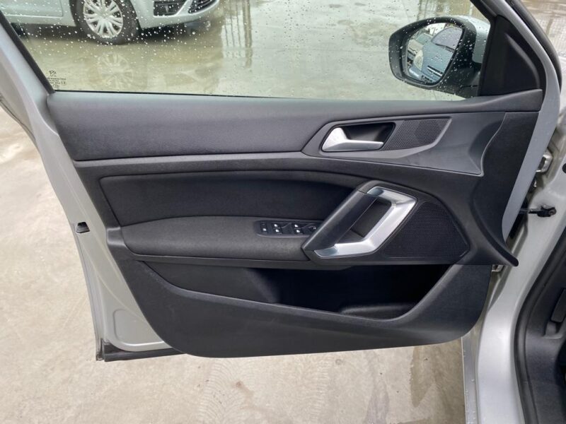 PEUGEOT 308 1.6 BlueHDi 120 S&S Business Pack