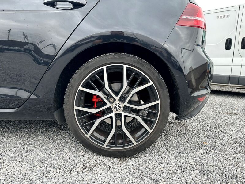 VOLKSWAGEN GOLF VII 2016