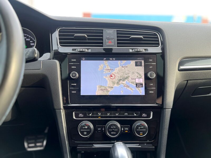 VOLKSWAGEN GOLF VII 2016