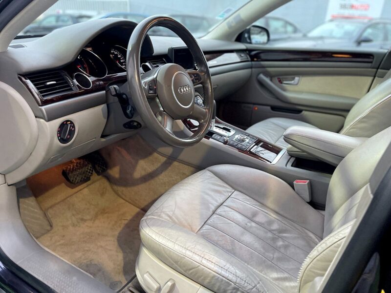 AUDI A8 2004