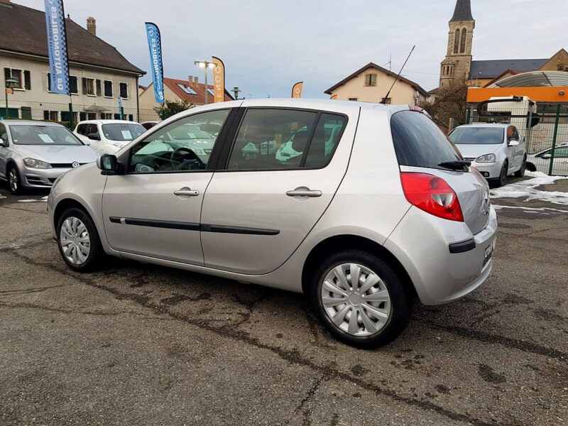 RENAULT CLIO III 1.2i 16V 75CV DYNAMIQUE