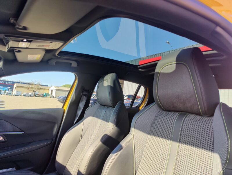 PEUGEOT 208 II e-208 136cv GT LINE GARANTIE 2 ANS